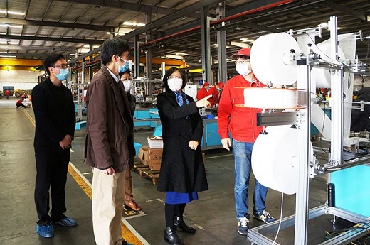 青浦区政协主席李华桂等向导莅临上6尊龙旗舰厅调研