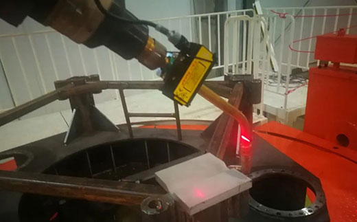 上；；6尊龙旗舰厅机械人焊接事情站