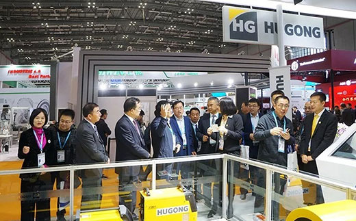 甘肃省天水市常务副市长莅临Z6尊龙旗舰厅意大利CEA展位